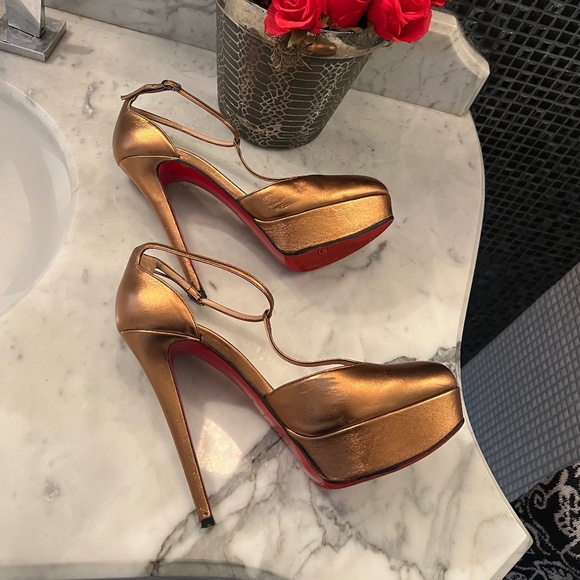 Christian louboutin t-strap platform heels - Picture 13 of 13
